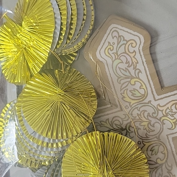 ✨️💲3️⃣ ✨️New 3 Pc Dangling Cross Cutouts Pendent Hanging Decorations - Picture 8 of 10